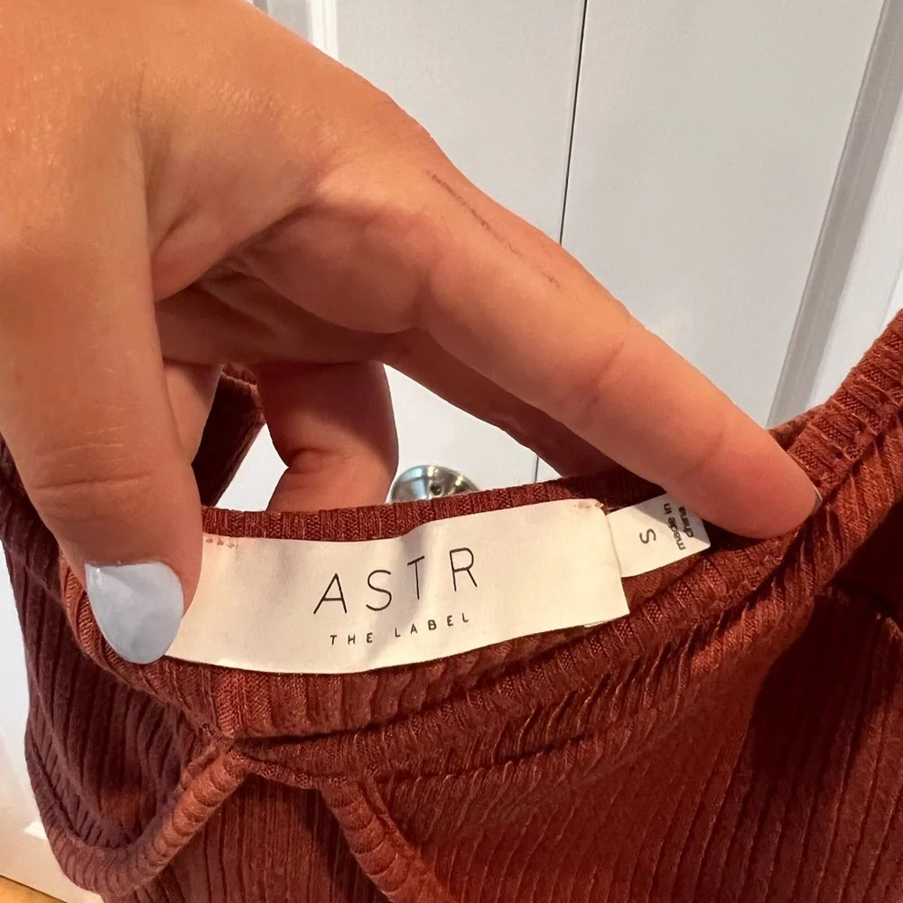 Astr Ribbed Dress - Picture 3 of 4